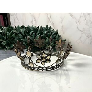 Incredible vintage metal crown, display crown